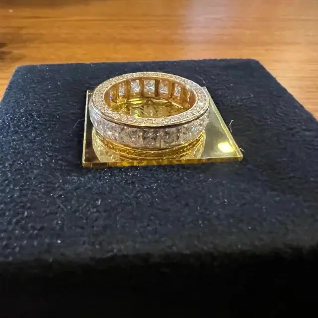 ANILLO CON DIAMANTE EN TODO ALREDEDOR TALLA 7 