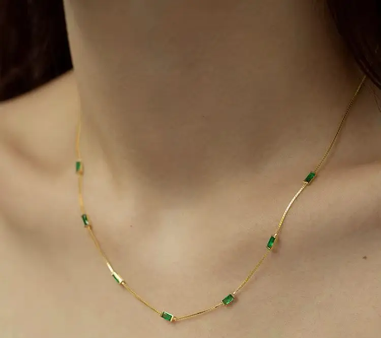 GARGANTILLA EDEN DORADAS CON PIEDRA VERDE 