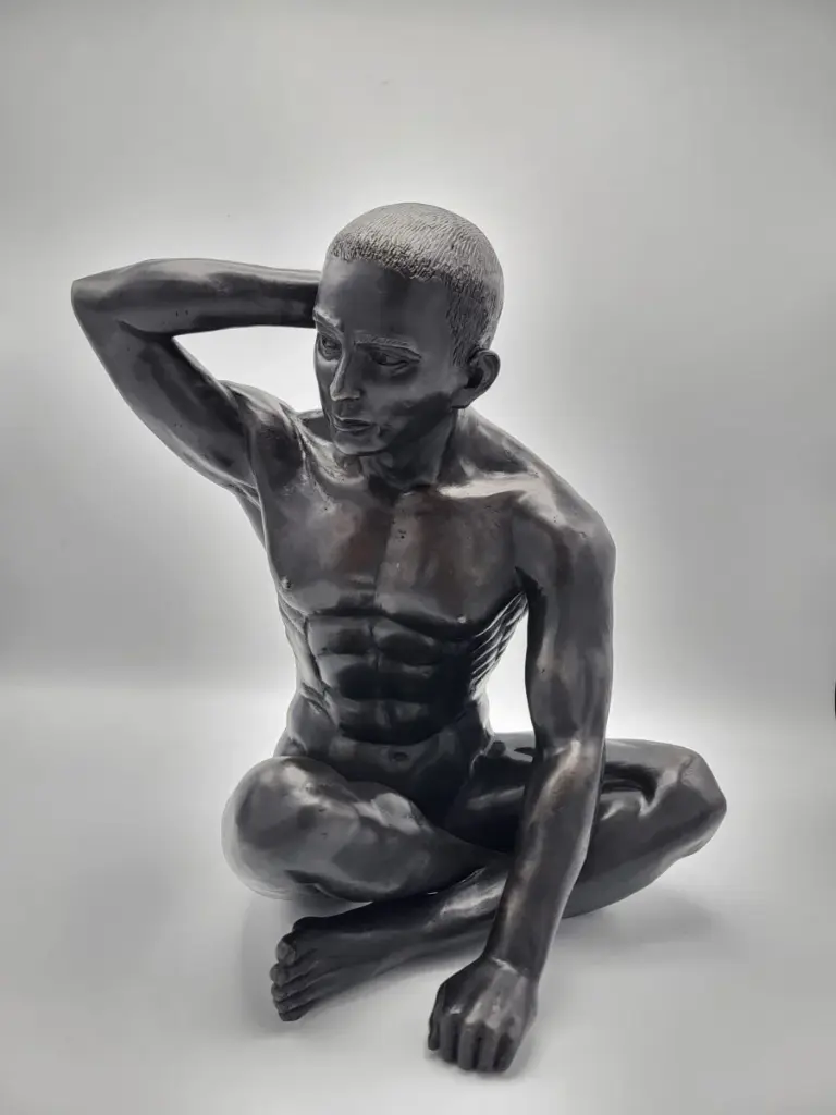 ESTATUA HOMBRE SENTADO 