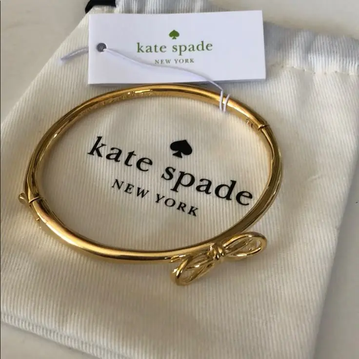 KATE SPADE PULSERA DORADA CON CHONGO 
