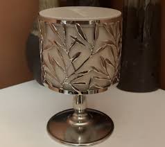 [8d811ac4] BBW PORTA VELAPEDESTAL  HOJAS PLATEADA METAL